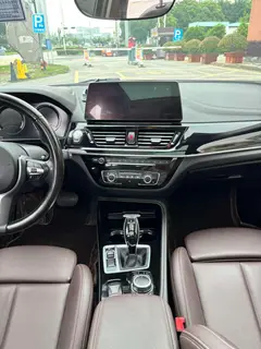 BMW 1 Series 2021 120i M Version sportive intérieur photo 12