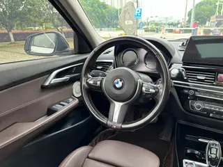 BMW 1 Series 2021 120i M Version sportive intérieur photo 13