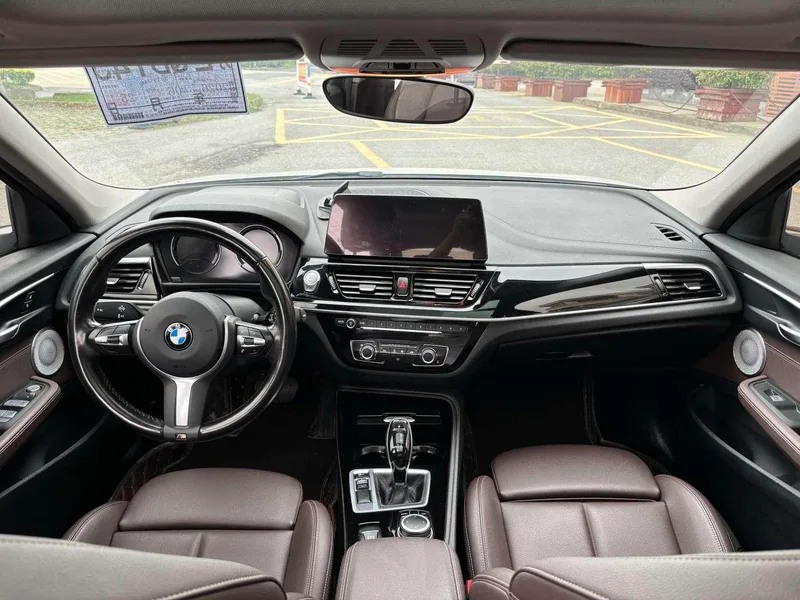 BMW 1 Series 2021 120i M Version sportive intérieur photo 14