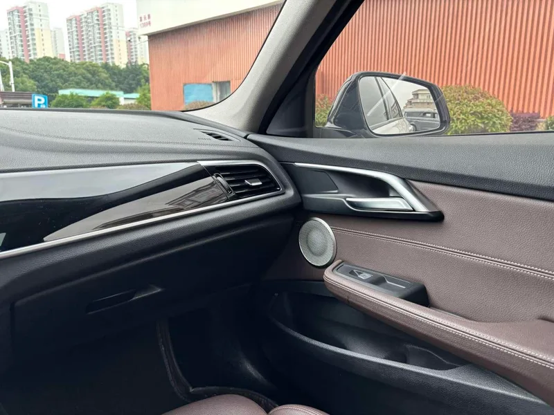 BMW 1 Series 2021 120i M Version sportive intérieur photo 16