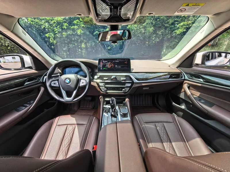 BMW 5 Series 2022 Segundo cambio 525Li Traje de lujo interior foto 10