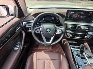 BMW 5 Series 2022 Segundo cambio 525Li Traje de lujo interior foto 11