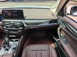 BMW 5 Series 2022 Segundo cambio 525Li Traje de lujo interior foto 12