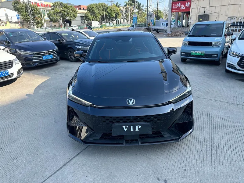Changan UNI-V 2024 1.5T Sport de luxe extérieur photo 2