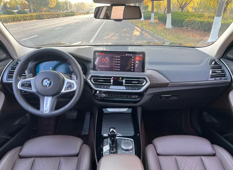BMW X3 2022 xDrive30i Leading Type M Obsidian Night Suit interior photo 9