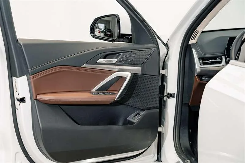 BMW X1 2023 sDrive25Li M Sports suit interior photo 15