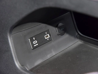 Leapmotor C16 2026 Extensión de rango 280 LIDAR Zhizun Edition 6 Asiento interior foto 14