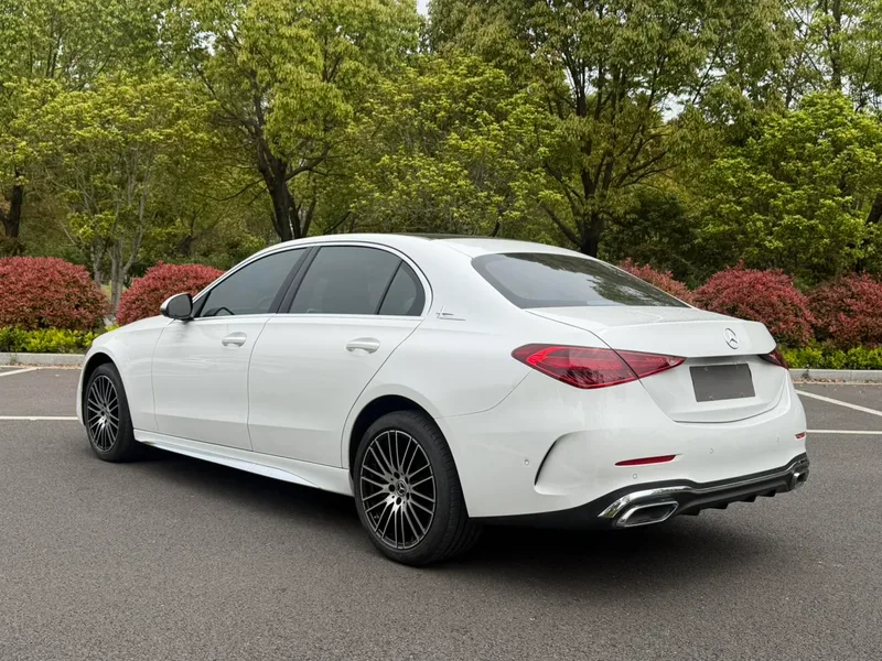 Mercedes-Benz C-Class 2024 C 260 L Versión deportiva exterior foto 4 Mercedes-Benz C-Class 2024 C 260 L Versión deportiva exterior foto 4
