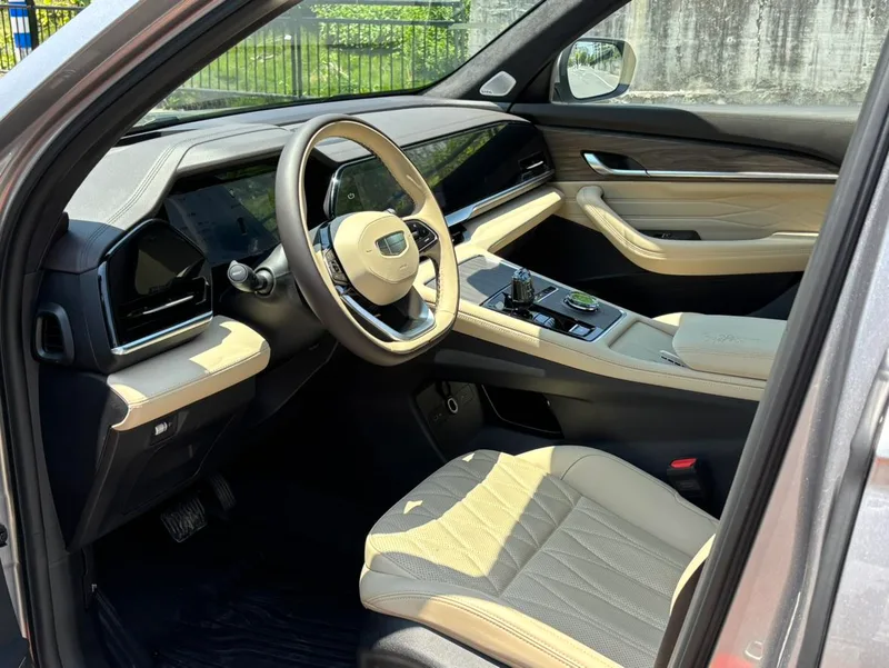 Geely Monjaro 2025 2.0TD High-power automatic two-wheel drive oriental obsidian star version exterior photo 10 Geely Monjaro 2025 2.0TD High-power automatic two-wheel drive oriental obsidian star version exterior photo 10