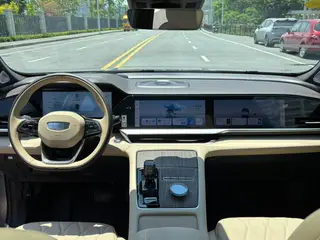 Geely Monjaro 2025 2.0TD High-power automatic two-wheel drive oriental obsidian star version interior photo 14 Geely Monjaro 2025 2.0TD High-power automatic two-wheel drive oriental obsidian star version interior photo 14