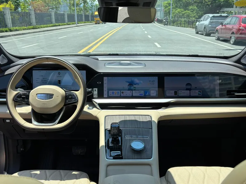 Geely Monjaro 2025 2.0TD High-power automatic two-wheel drive oriental obsidian star version interior photo 14 Geely Monjaro 2025 2.0TD High-power automatic two-wheel drive oriental obsidian star version interior photo 14