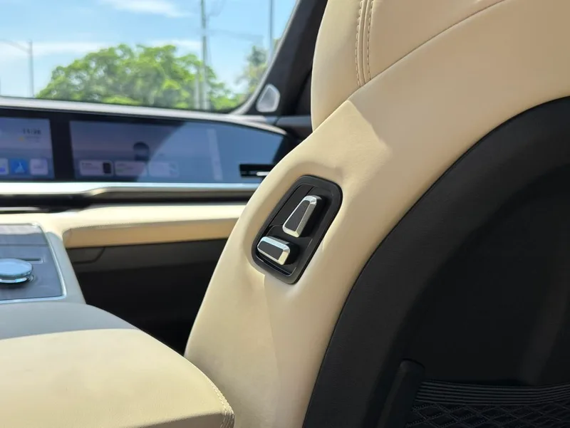 Geely Monjaro 2025 2.0TD High-power automatic two-wheel drive oriental obsidian star version interior photo 15 Geely Monjaro 2025 2.0TD High-power automatic two-wheel drive oriental obsidian star version interior photo 15