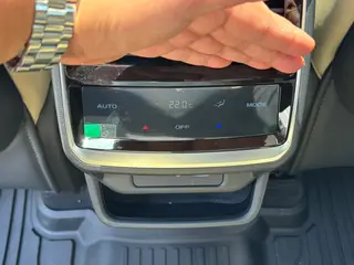 Geely Monjaro 2025 2.0TD High-power automatic two-wheel drive oriental obsidian star version interior photo 16 Geely Monjaro 2025 2.0TD High-power automatic two-wheel drive oriental obsidian star version interior photo 16