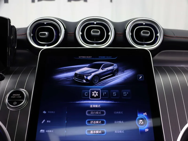 Mercedes-Benz Mercedes-AMG GLC Coupe 2025 AMG GLC 43 4MATIC coupe SUV interior photo 16 Mercedes-Benz Mercedes-AMG GLC Coupe 2025 AMG GLC 43 4MATIC coupe SUV interior photo 16