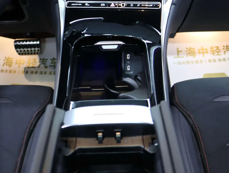 Mercedes-Benz Mercedes-AMG GLC Coupe 2025 AMG GLC 43 4MATIC coupe SUV interior photo 18 Mercedes-Benz Mercedes-AMG GLC Coupe 2025 AMG GLC 43 4MATIC coupe SUV interior photo 18