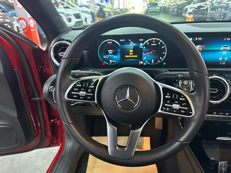 Mercedes-Benz A-Class 2022 Restyling A 200 L Sport Sedan Fashion Edition interior photo 13