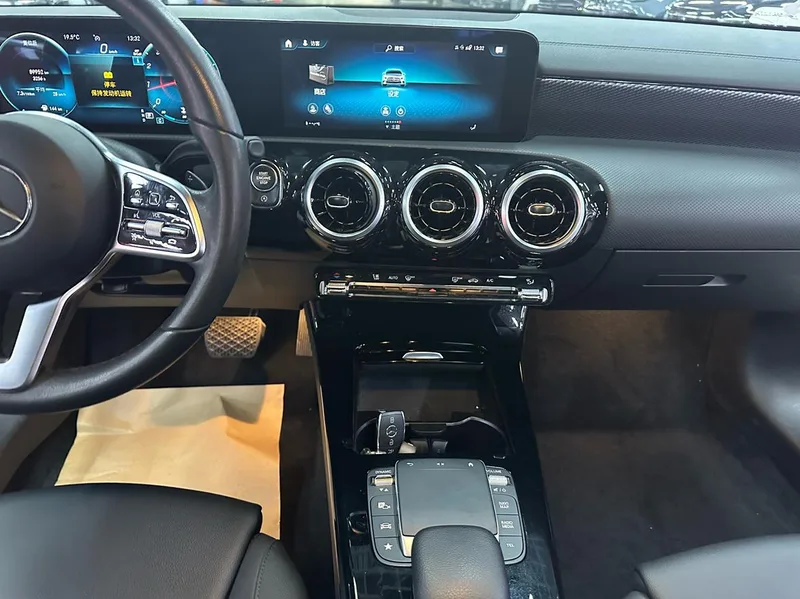 Mercedes-Benz A-Class 2022 Restyling A 200 L Sport Sedan Fashion Edition interior photo 14
