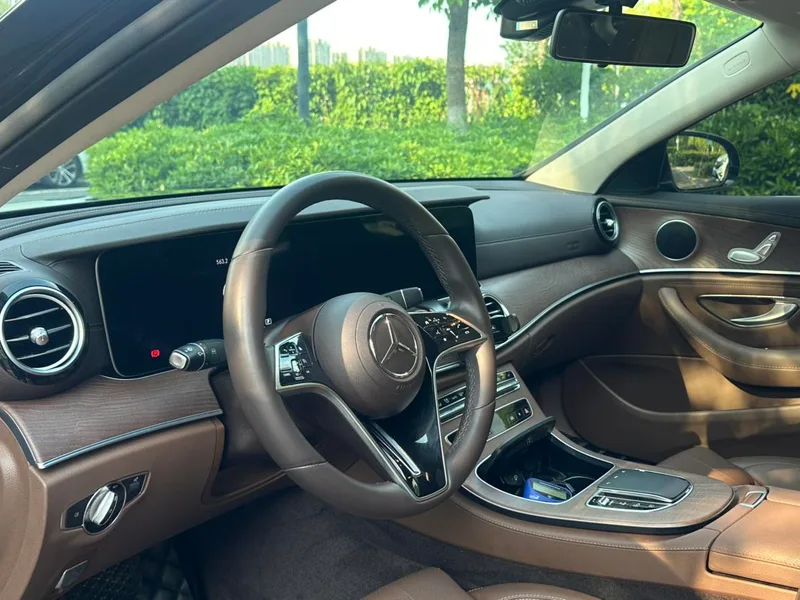 Mercedes-Benz E-Class 2022 E 260 L Coche exterior foto 7 Mercedes-Benz E-Class 2022 E 260 L Coche exterior foto 7