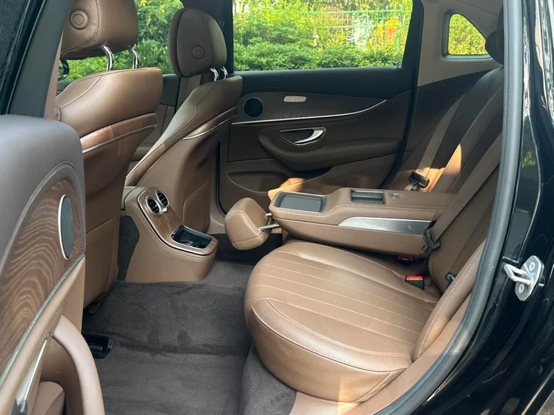 Mercedes-Benz E-Class 2022 E 260 L Coche interior foto 9 Mercedes-Benz E-Class 2022 E 260 L Coche interior foto 9