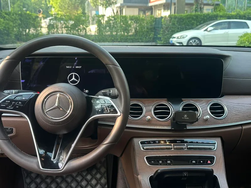 Mercedes-Benz E-Class 2022 E 260 L Coche interior foto 10 Mercedes-Benz E-Class 2022 E 260 L Coche interior foto 10