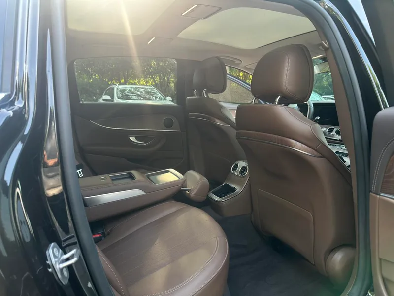 Mercedes-Benz E-Class 2022 E 260 L Coche interior foto 13 Mercedes-Benz E-Class 2022 E 260 L Coche interior foto 13
