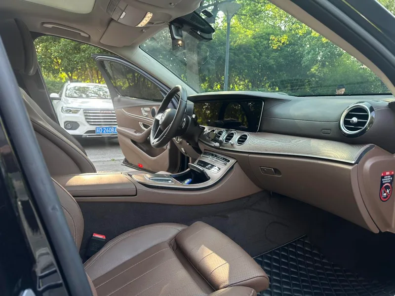 Mercedes-Benz E-Class 2022 E 260 L Coche interior foto 15 Mercedes-Benz E-Class 2022 E 260 L Coche interior foto 15