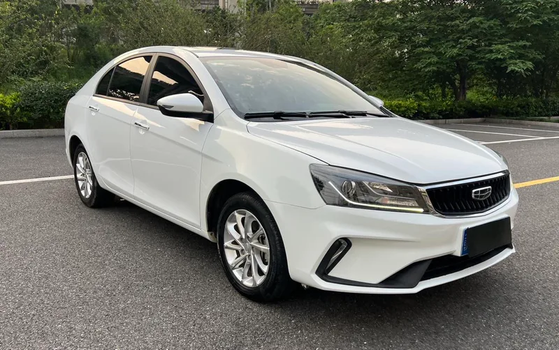 Geely Emgrand 2021 UP 1.5L CVT De lujo exterior foto 3 Geely Emgrand 2021 UP 1.5L CVT De lujo exterior foto 3