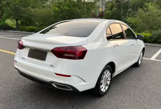 Geely Emgrand 2021 UP 1.5L CVT De lujo exterior foto 4 Geely Emgrand 2021 UP 1.5L CVT De lujo exterior foto 4