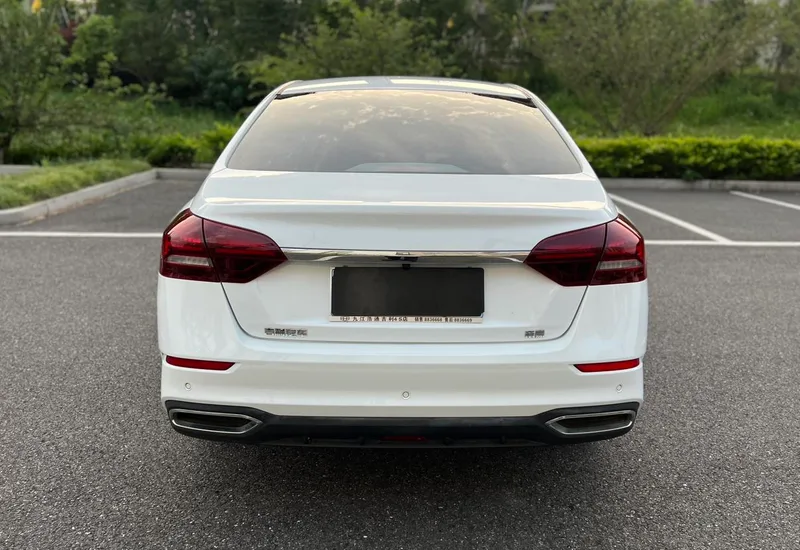 Geely Emgrand 2021 UP 1.5L CVT De lujo exterior foto 5 Geely Emgrand 2021 UP 1.5L CVT De lujo exterior foto 5