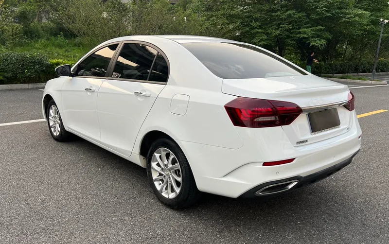 Geely Emgrand 2021 UP 1.5L CVT De lujo interior foto 6 Geely Emgrand 2021 UP 1.5L CVT De lujo interior foto 6