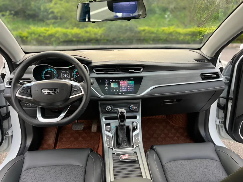 Geely Emgrand 2021 UP 1.5L CVT De lujo interior foto 8 Geely Emgrand 2021 UP 1.5L CVT De lujo interior foto 8