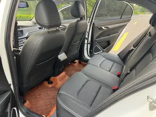 Geely Emgrand 2021 UP 1.5L CVT De lujo interior foto 9 Geely Emgrand 2021 UP 1.5L CVT De lujo interior foto 9