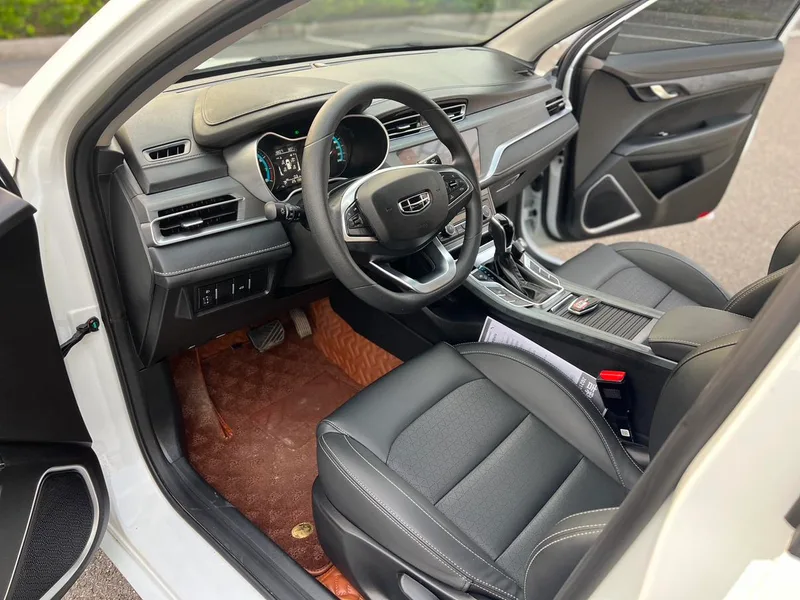 Geely Emgrand 2021 UP 1.5L CVT De lujo interior foto 10 Geely Emgrand 2021 UP 1.5L CVT De lujo interior foto 10