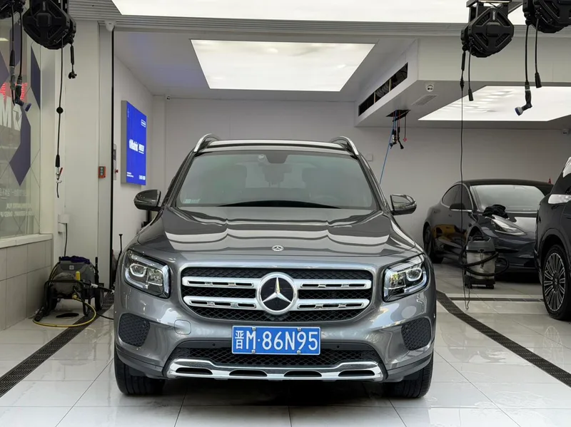 Mercedes-Benz GLB 2022 GLB 220 Estilo de moda exterior foto 2 Mercedes-Benz GLB 2022 GLB 220 Estilo de moda exterior foto 2
