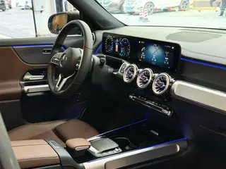 Mercedes-Benz GLB 2022 GLB 220 Estilo de moda exterior foto 10 Mercedes-Benz GLB 2022 GLB 220 Estilo de moda exterior foto 10