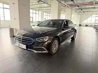 Mercedes-Benz E-Class 2023 E 300 L Estilo de moda Coche exterior foto 1