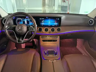 Mercedes-Benz E-Class 2023 E 300 L Estilo de moda Coche interior foto 11