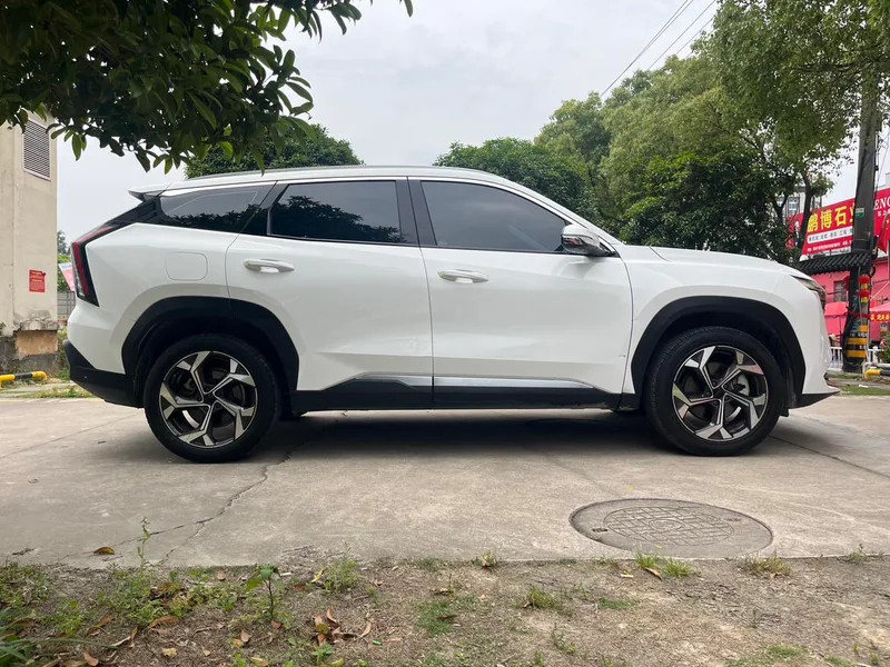 Geely Boyue L 2023 1.5TD DCT Премиальная комплектация экстерьер фото 4 Geely Boyue L 2023 1.5TD DCT Премиальная комплектация экстерьер фото 4