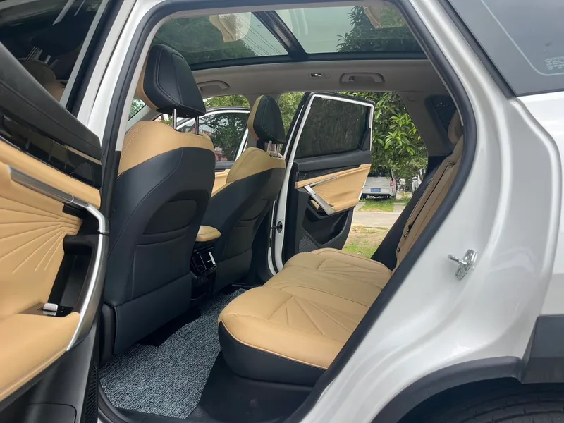 Geely Boyue L 2023 1.5TD DCT Премиальная комплектация интерьер фото 15 Geely Boyue L 2023 1.5TD DCT Премиальная комплектация интерьер фото 15