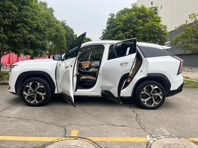 Geely Boyue L 2023 1.5TD DCT Премиальная комплектация интерьер фото 16 Geely Boyue L 2023 1.5TD DCT Премиальная комплектация интерьер фото 16