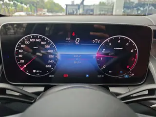 Mercedes-Benz GLC 2023 GLC 300 L 4MATIC Dynamic 5 seat interior photo 6