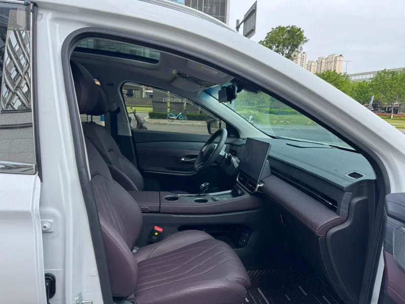 Jetour X90 PRO 2024 1.6TD DCT Edición de lujo interior foto 9 Jetour X90 PRO 2024 1.6TD DCT Edición de lujo interior foto 9