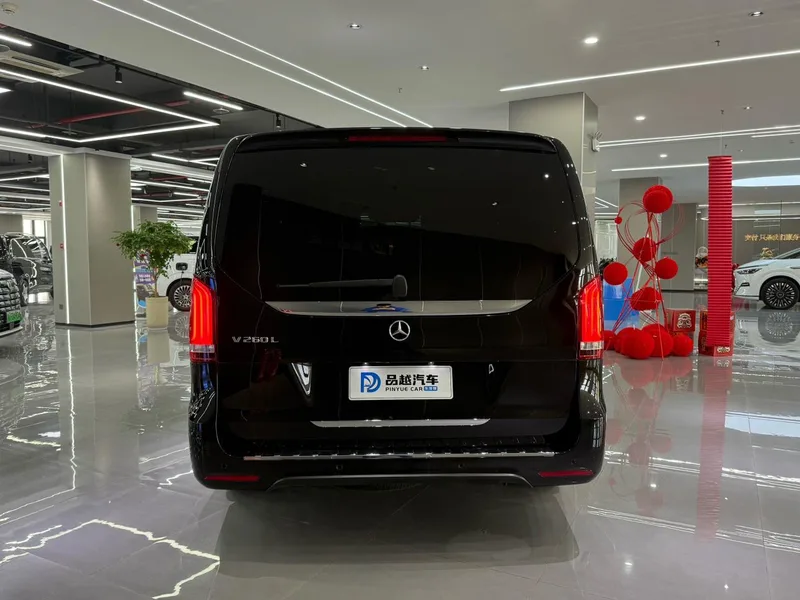 Mercedes-Benz V-Class 2022 V 260 L Empattement long version de luxe extérieur photo 4 Mercedes-Benz V-Class 2022 V 260 L Empattement long version de luxe extérieur photo 4