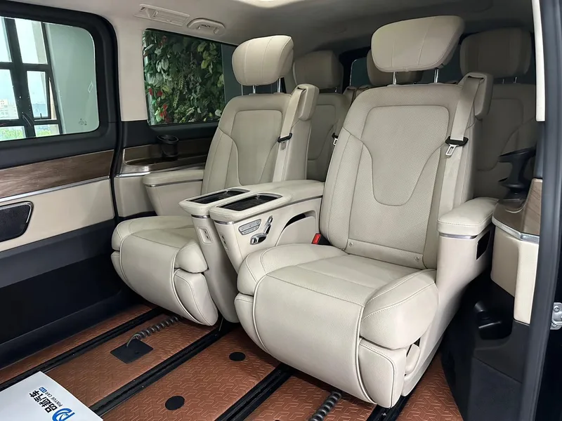 Mercedes-Benz V-Class 2022 V 260 L Empattement long version de luxe intérieur photo 14 Mercedes-Benz V-Class 2022 V 260 L Empattement long version de luxe intérieur photo 14