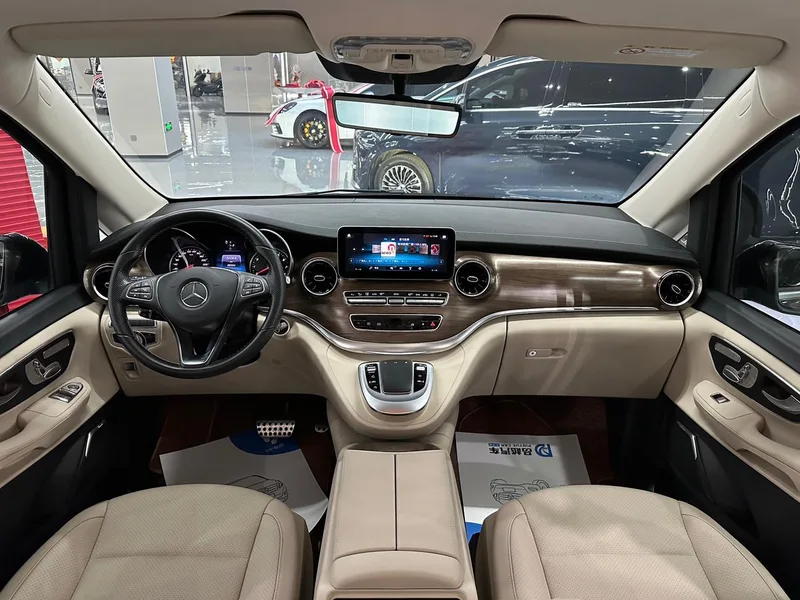 Mercedes-Benz V-Class 2022 V 260 L Empattement long version de luxe intérieur photo 17 Mercedes-Benz V-Class 2022 V 260 L Empattement long version de luxe intérieur photo 17