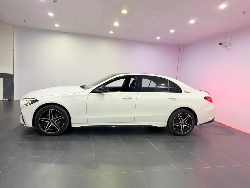 Mercedes-Benz C-Class 2025 C 260 L Edición deportiva Haoye interior foto 14 Mercedes-Benz C-Class 2025 C 260 L Edición deportiva Haoye interior foto 14
