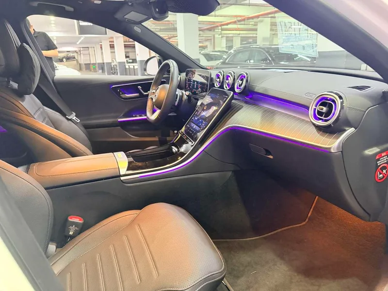 Mercedes-Benz C-Class 2025 C 260 L Edición deportiva Haoye interior foto 16 Mercedes-Benz C-Class 2025 C 260 L Edición deportiva Haoye interior foto 16