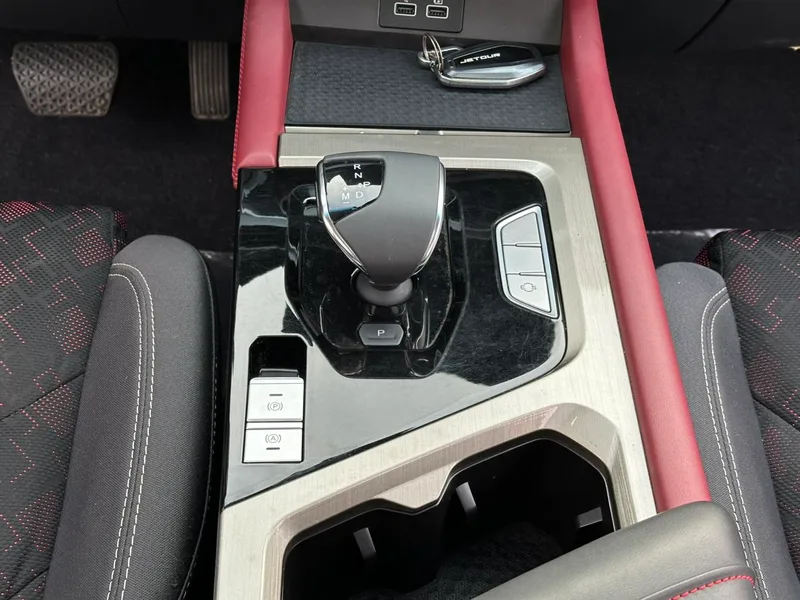 Jetour X70 2023 1.5T DCT To surpass PRO 5 seat interior photo 16