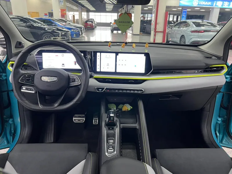 Geely Coolray 2022 Binyue COOL 1.5T DCT Battle exterior foto 6 Geely Coolray 2022 Binyue COOL 1.5T DCT Battle exterior foto 6