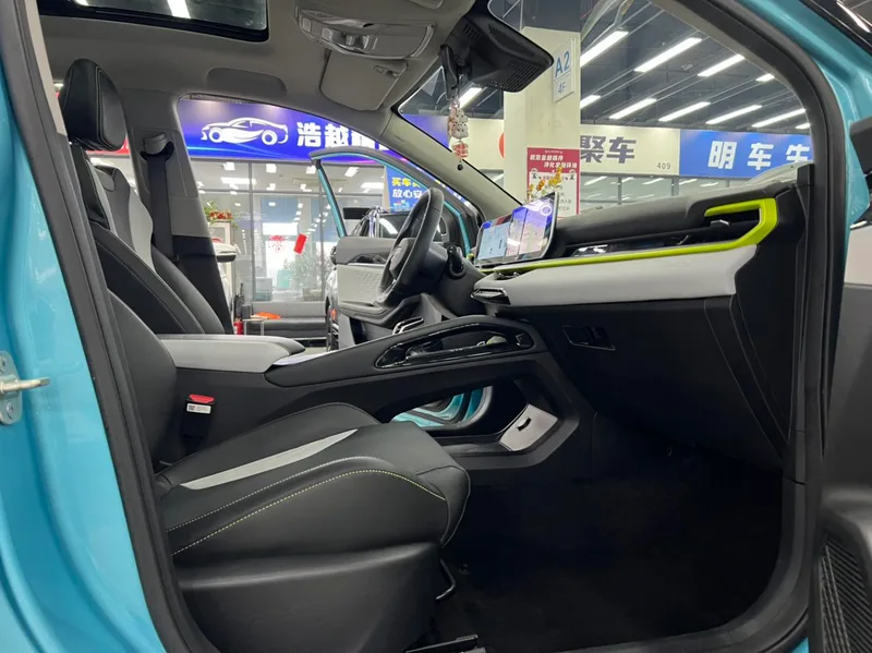 Geely Coolray 2022 Binyue COOL 1.5T DCT Battle exterior foto 7 Geely Coolray 2022 Binyue COOL 1.5T DCT Battle exterior foto 7